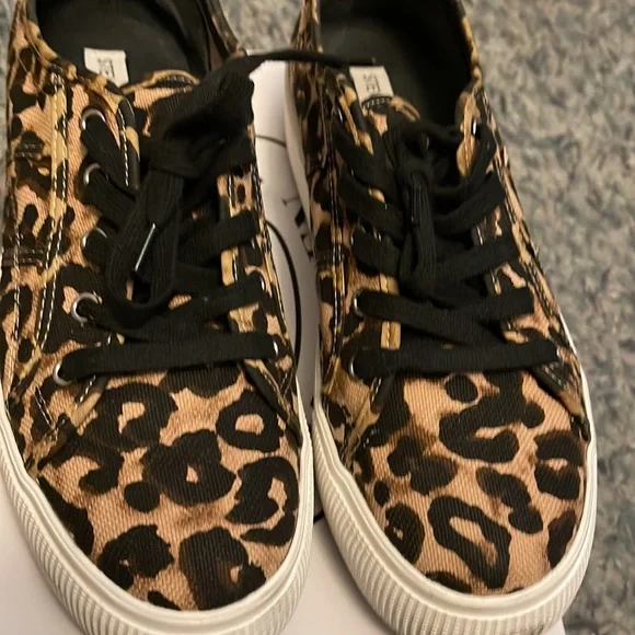 DONATED TO CHARITY                STEVEN MADDEN leopard platforms - Picture 2 of 3